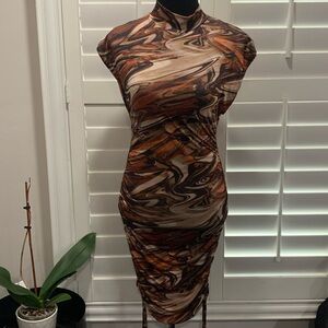 Pretty Little Thing Multi colored Brown dress’s with rushing on sides Size 4